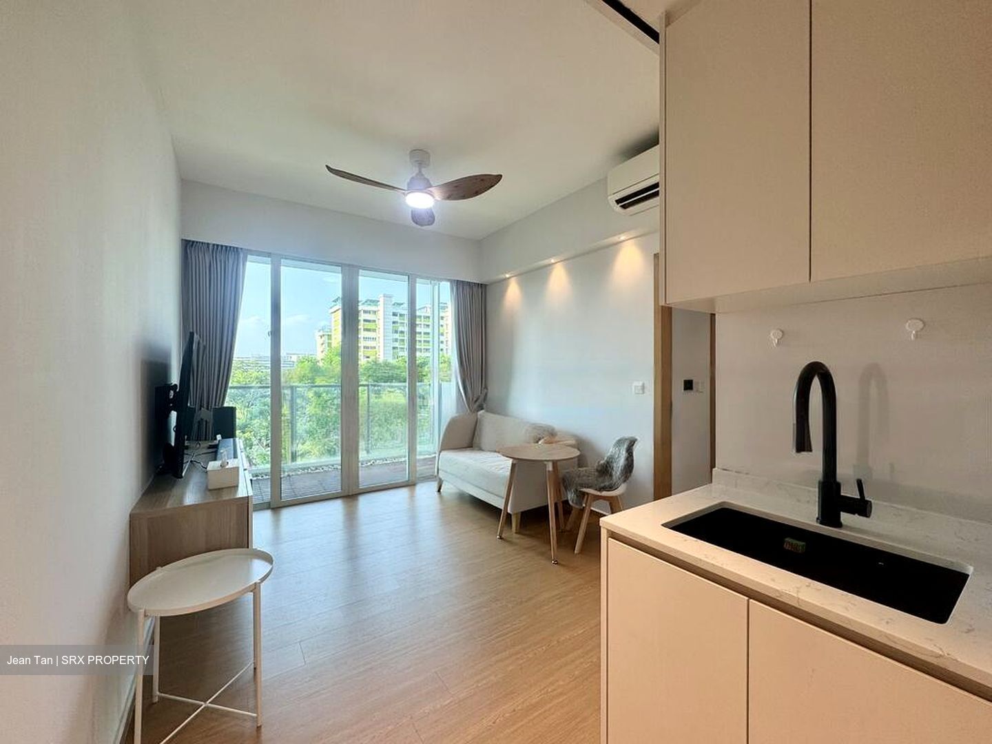 Vacanza @ East (D14), Condominium #454040091